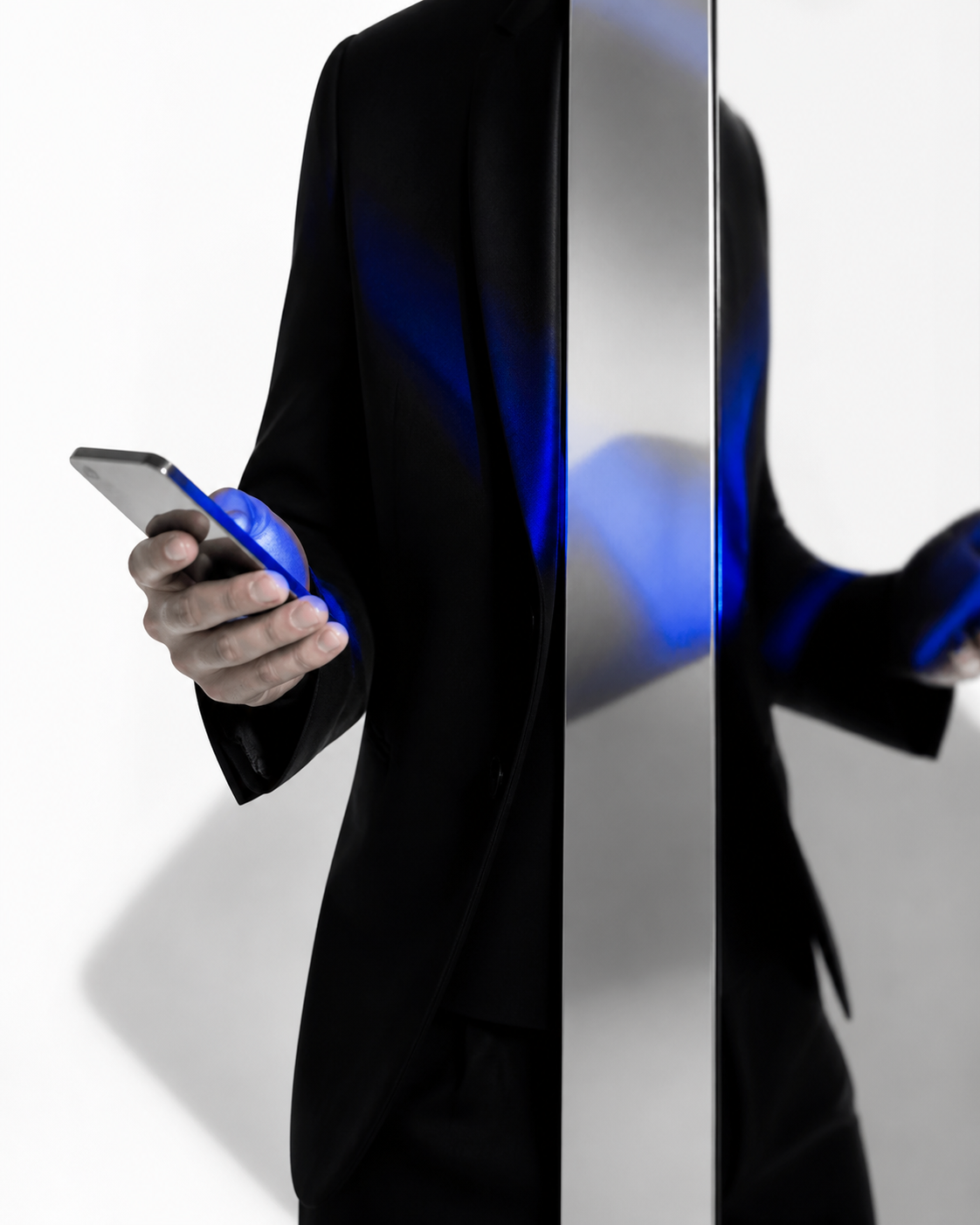 スマートフォンと鏡面を用いたインフルエンサー事業のイメージ